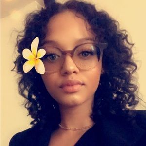 Meet your Posher, Carolyn